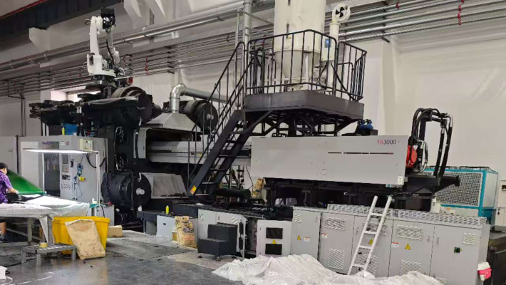 大型注塑机车间